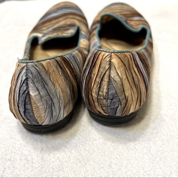 Pierre Dumas Neutral Colors Striped Crinkled Loafers / Flats Size 7 - Picture 3 of 11